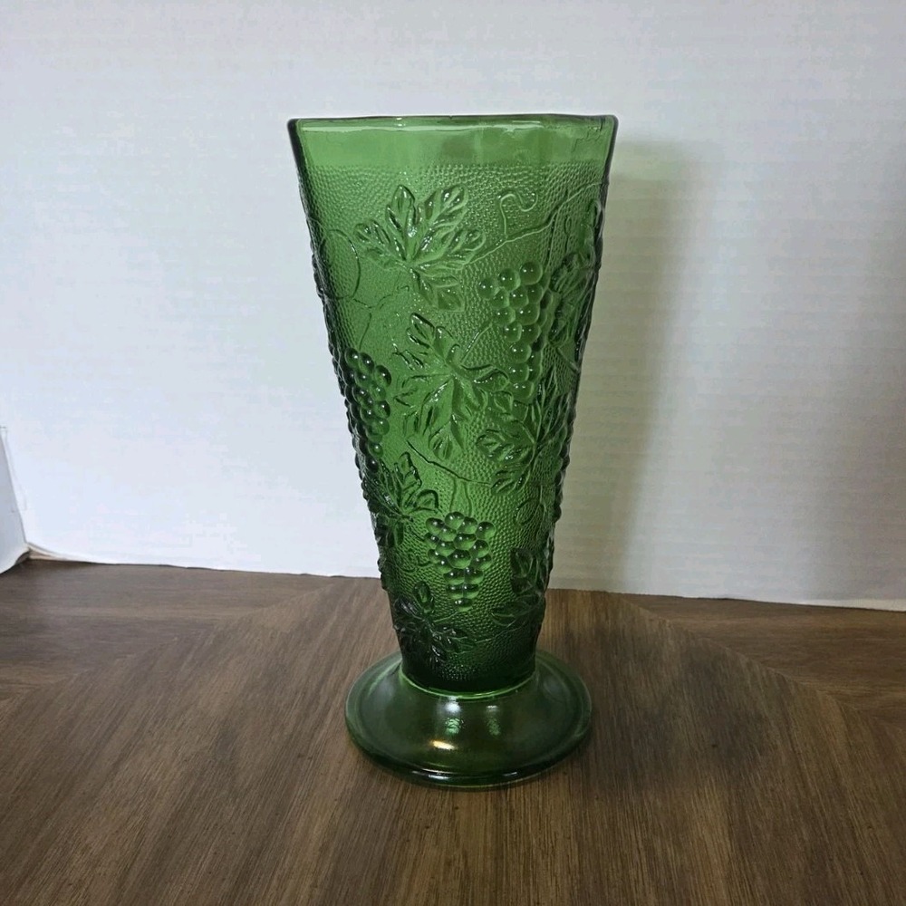 Vintage Anchor Hocking VINTAGE GREEN Footed Octagon Vase, Christmas, Fall